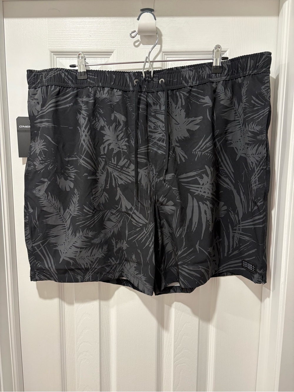 O'Neill Men’s Black Tropical Print Swim Shorts NWT XXL - 42 waist